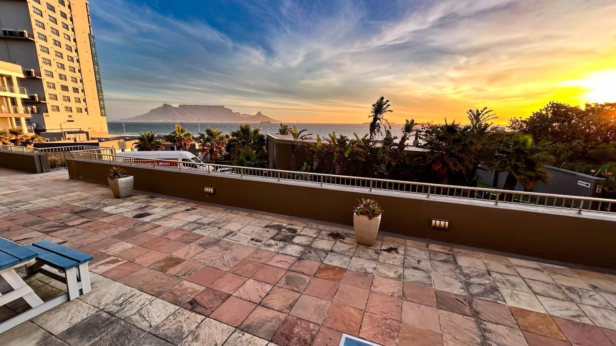 Heaven On Earth - Blouberg Beachfront Self-Catering Apartment ブロウベルフストランド エクステリア 写真